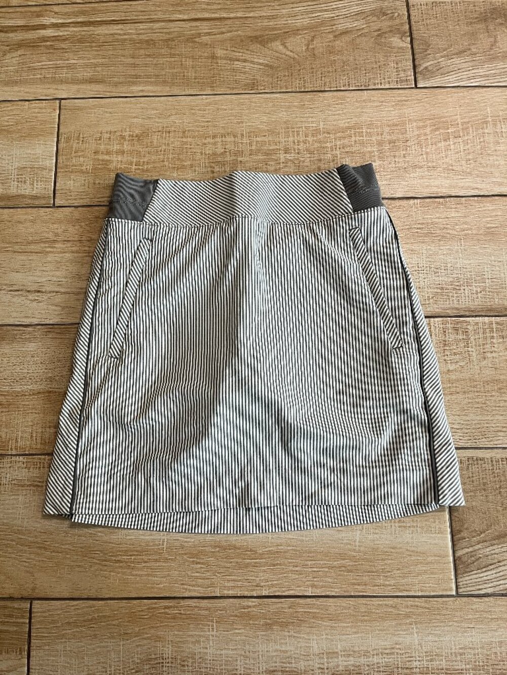 Womens Athleta Grey/White Strip Skort - 0